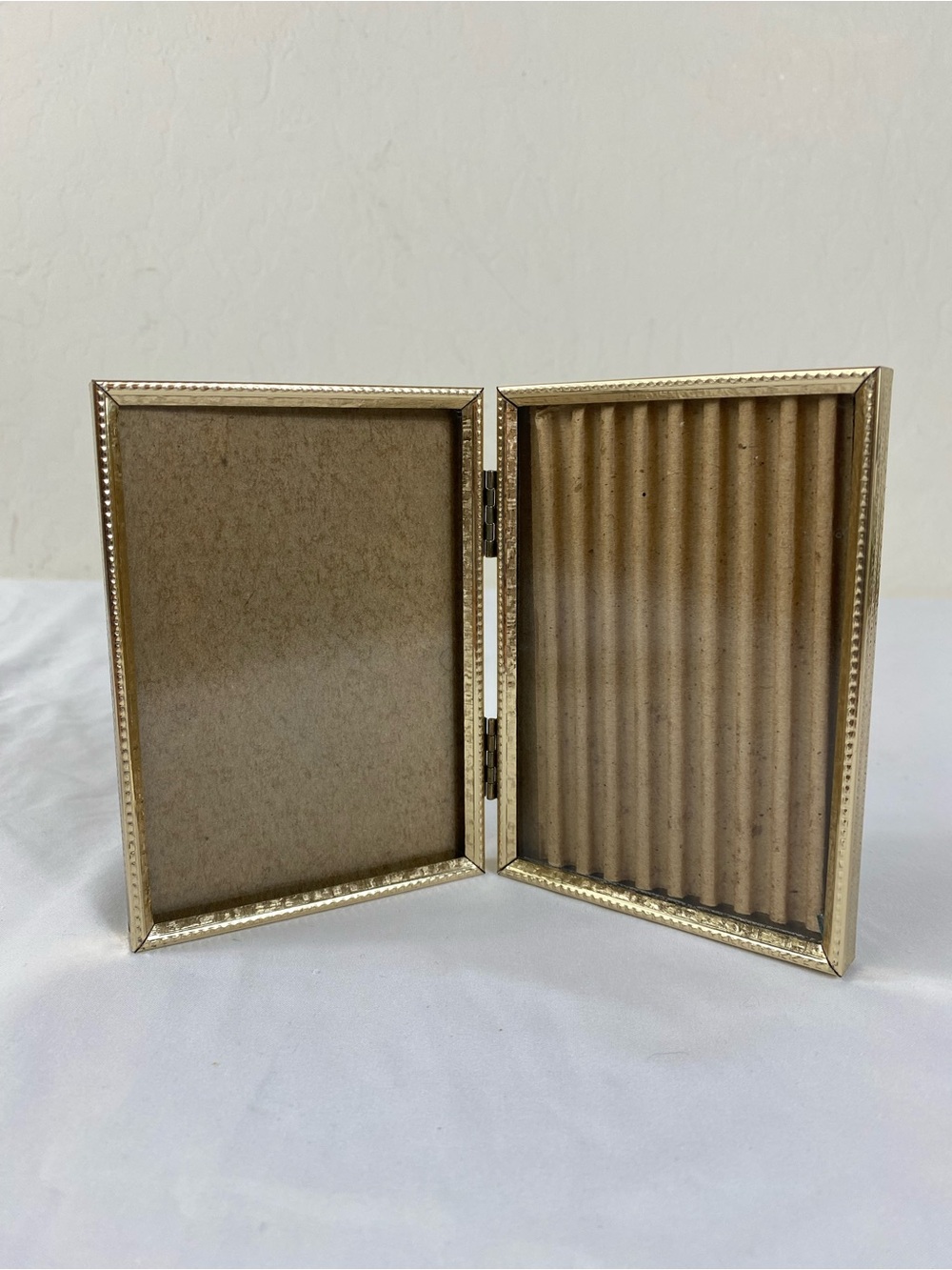 Vintage Gold Foldable Photo Frame with Ribbed Interior